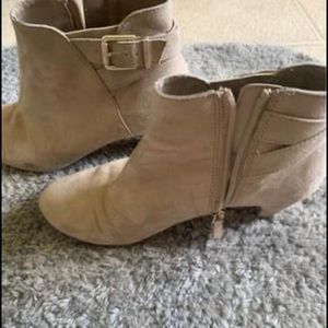 Size 7 bootie
